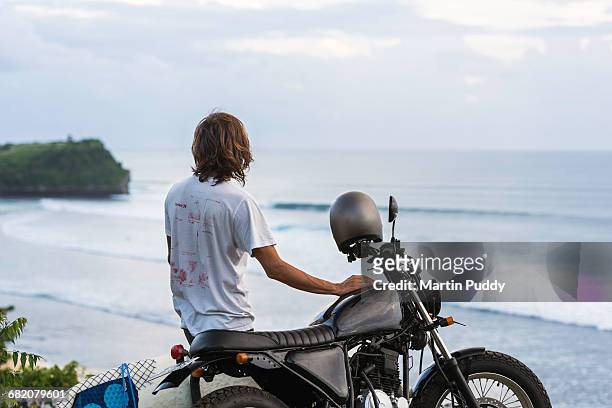 surfer with board on motorcycle - mare moto foto e immagini stock