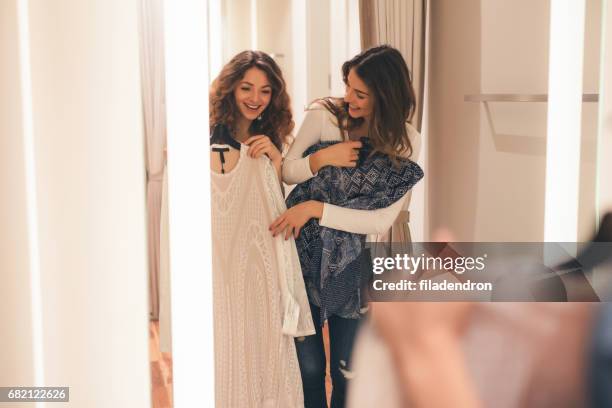 two friends in a dressing room - cabine imagens e fotografias de stock