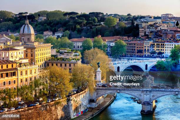 rome, tevere river - cultura italiana stock-fotos und bilder