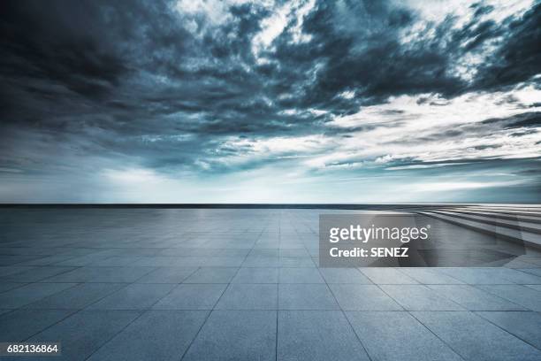 the roof parking lot - cloudy day office building stockfoto's en -beelden