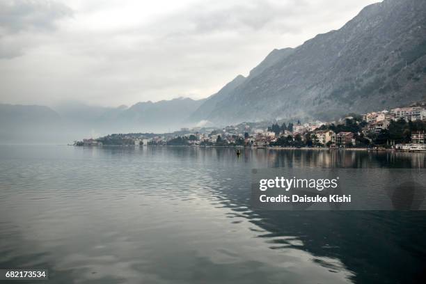 the scenery of kotor, montenegro - 峰 stock-fotos und bilder