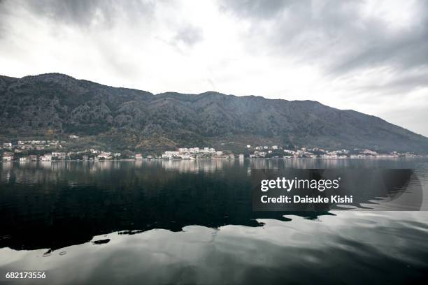 the scenery of kotor, montenegro - 海岸 stockfoto's en -beelden