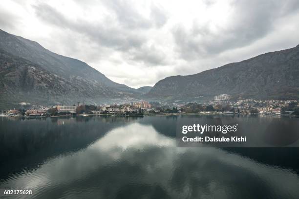 the scenery of kotor, montenegro - 海岸 stockfoto's en -beelden