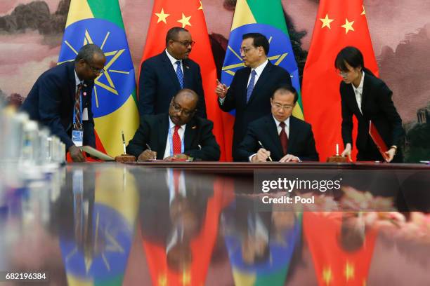 Chinese Premier Li Keqiang and Ethiopia's Prime Minister Hailemariam Desalegn attend a signing ceremony at the Great Hall of the People on May 12,...