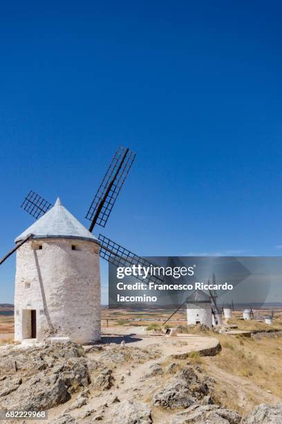 windmills in spain - francesco riccardo iacomino spain stock pictures, royalty-free photos & images