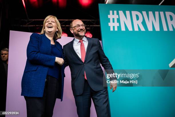 Martin Schulz, leader of the German Social Democrats , and SPD lead candidate Hannelore Kraft greet supporters at the final SPD campaign rally in...