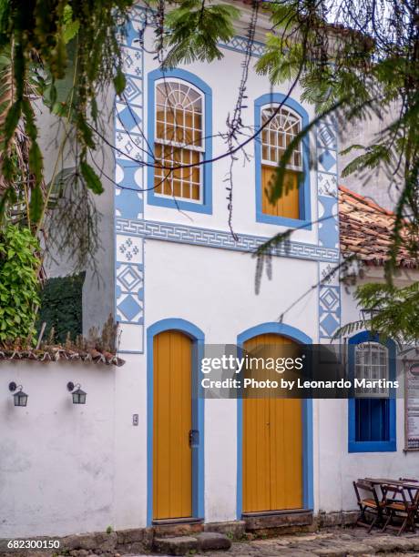 colonial houses of paraty - américa do sul stock pictures, royalty-free photos & images