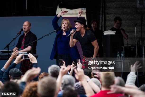 German Social Democrats lead candidate Hannelore Kraft sings at the final SPD campaign rally in state elections in North Rhine-Westphalia on May 12,...