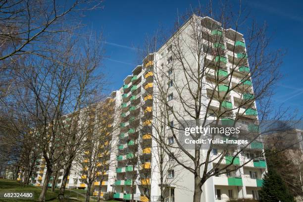 high rise apartment blocks in chemnitz - fritz heckert stock pictures, royalty-free photos & images