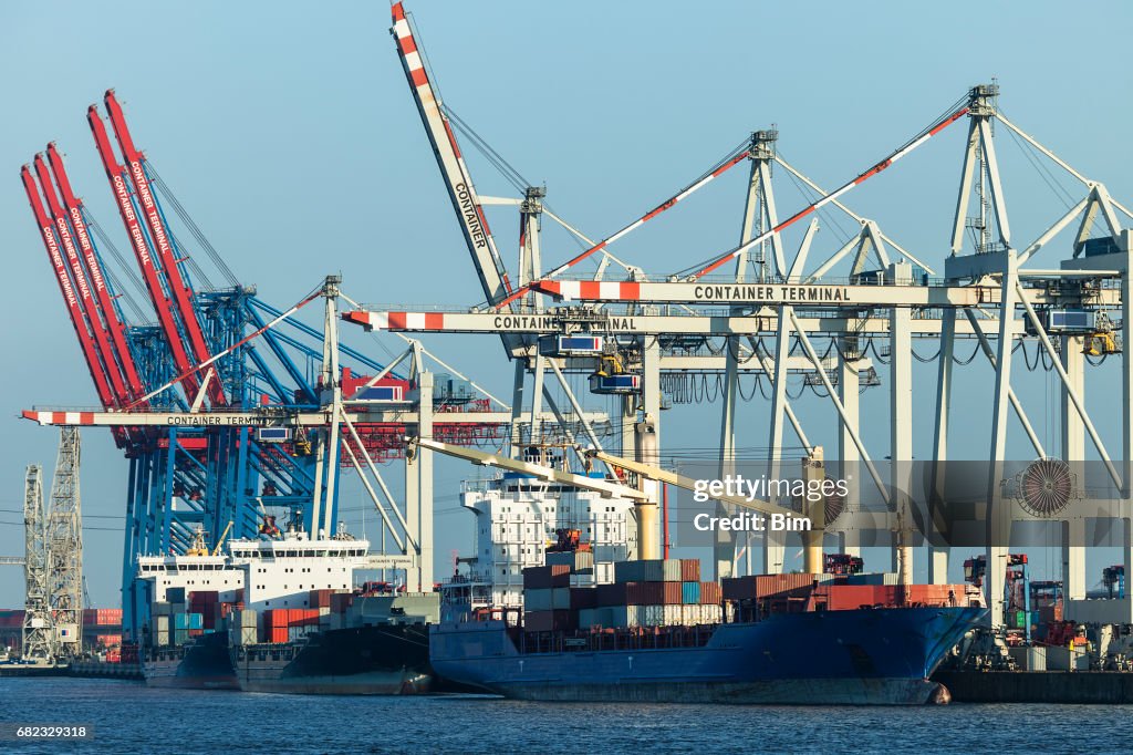 Barcos de carga y recipiente Gantry Cranes, el puerto de Hamburgo