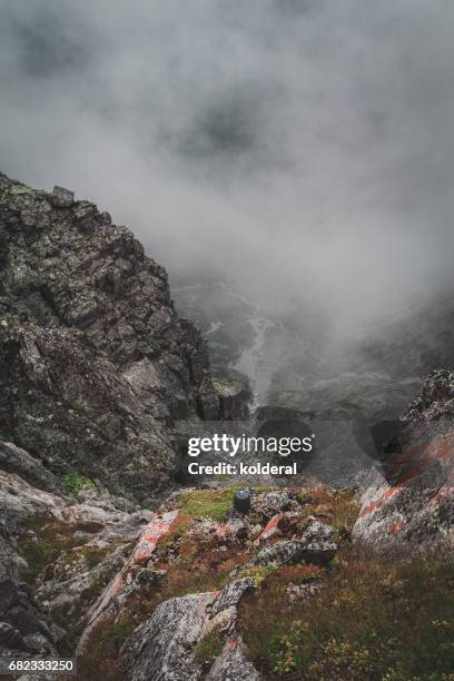 lomnica peak most visited mountain of the high tataras range - korktanne stock-fotos und bilder