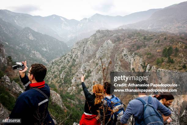 group of people on walking at a mountain and photographing and videotaping the other side, greece - mount olympus greece imagens e fotografias de stock