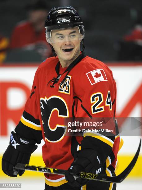 Jiri Hudler of the Calgary Flames warms up before the game against the Chicago Blackhawks at Scotiabank Saddledome on November 20, 2014 in Calgary,...