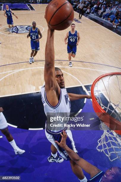 Corliss Williamson of the Sacramento Kings dunks circa 1996 at Arco Arena in Sacramento, California. NOTE TO USER: User expressly acknowledges and...