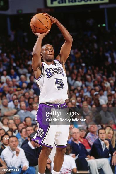 Tyus Edmond Tyus Edney of the Sacramento Kings shoots circa 1996 at Arco Arena in ...