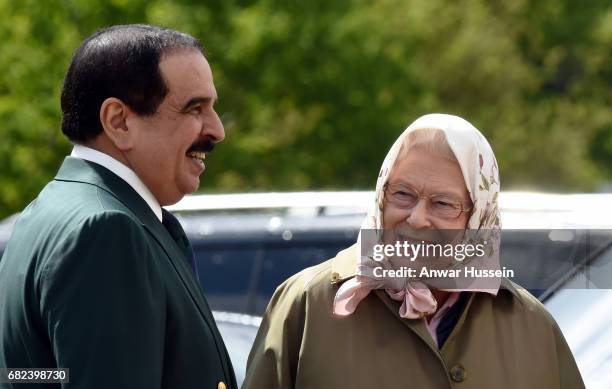 Queen Elizabeth II and King Hamad bin Isa Al Khalifa of Bahrain attend the Endurance Event at the Windsor Horse Show on May 12, 2017 In Windsor,...