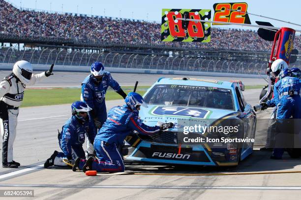 Ricky Stenhouse Jr, Roush Fenway Racing, Fifth Third Bank Ford Fusion final pitstop during the Monster Energy NASCAR Cup Series race on May 7, 2017...