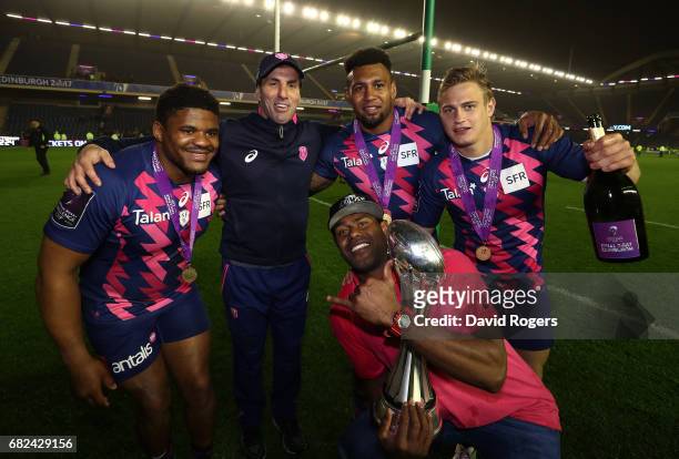 Gonzalo Quesada the Head Coach of Stade Francais celebrates with his players following their 25-17 victory during the European Rugby Challenge Cup...