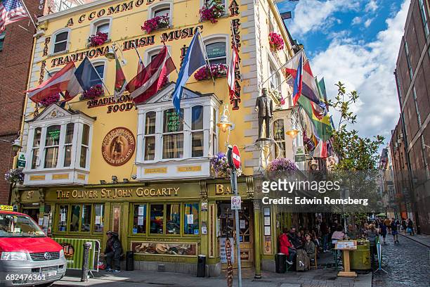 colorful barfront in dublin, ireland - dublin imagens e fotografias de stock