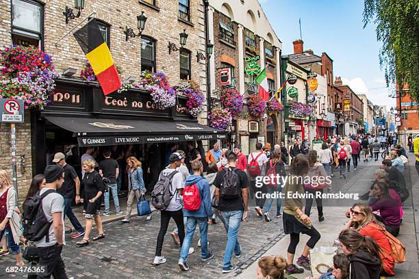 people walking down a busy street in dublin - ireland stockfoto's en -beelden