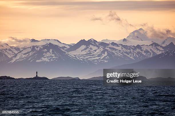 beagle channel lighthouse and mountains at sunset - ushuaia stock-fotos und bilder