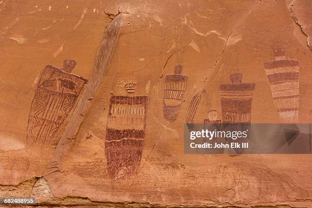 the great gallery, barrier canyon style rock art - rock art stock pictures, royalty-free photos & images