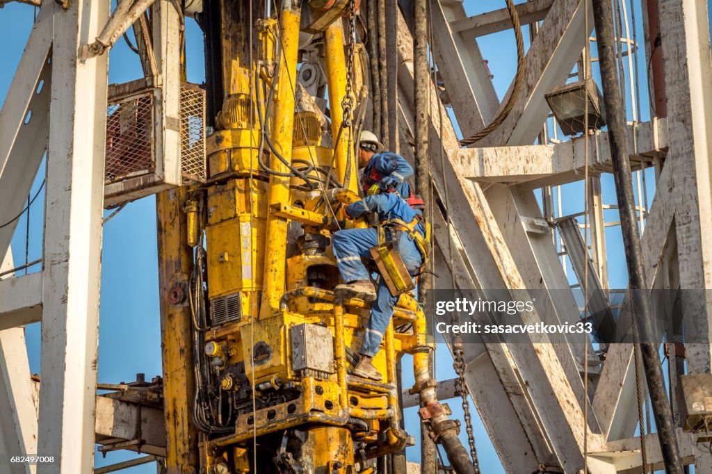 Wec Fuel Rig Drilling Rig Workers High-Res Stock Photo - Getty Images