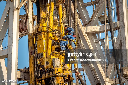 Drill Engineers Using Rig Drilling Rig Workers High-Res Stock Photo - Getty Images