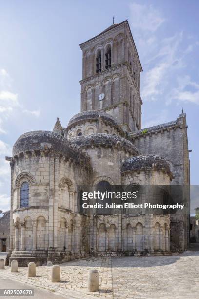 saint pierre de chauvigny church. - chauvigny - fotografias e filmes do acervo