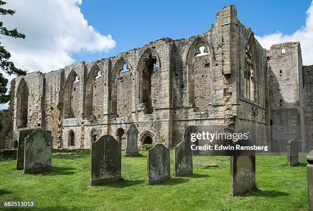 graveyard at the abbey of saint agatha - richmond yorkshire stockfoto's en -beelden