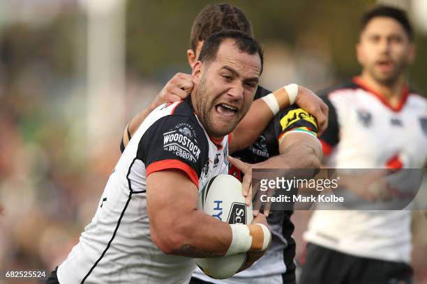 Bodene Thompson of the Warriors tries to evaed the tackle during the round 10 NRL match between the Penrith Panthers and the New Zealand Warriors at...