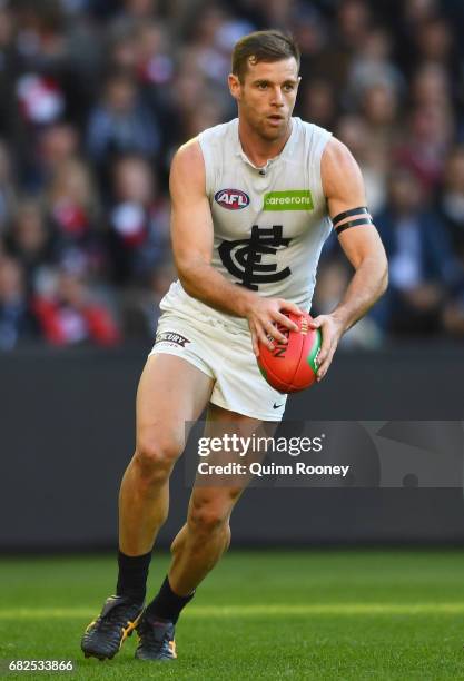 Sam Docherty of the Blues kicks during the round eight AFL match between the St Kilda Saints and the Carlton Blues at Etihad Stadium on May 13, 2017...