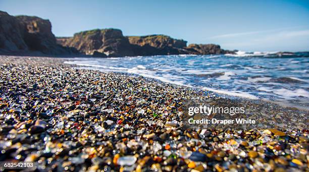 glass beach - verwaltungsbezirk mendocino county stock-fotos und bilder