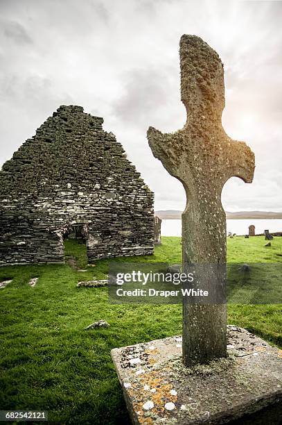 kilnave cross and chapel - loch gruinart stock pictures, royalty-free photos & images