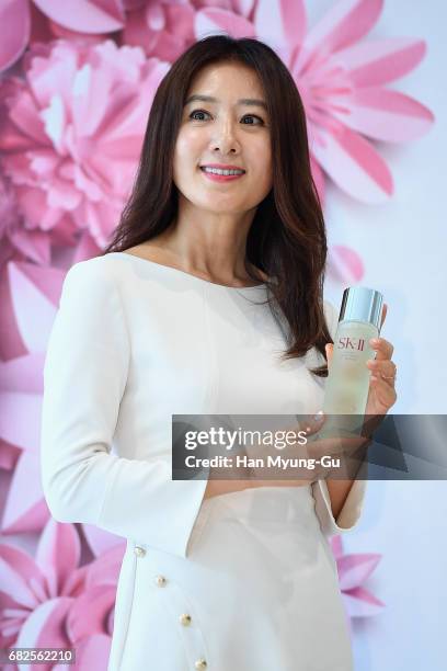 South Korean actress Kim Hee-Ae attends the photocall for SK-II Beauty Class with Kim Hee-Ae at Lotte Department Store on May 11, 2017 in Seoul,...