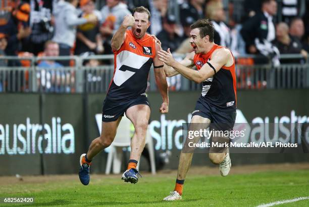 Steve Johnson of the Giants celebrates with team mate Jeremy Cameron after kicking the winning goal during the round eight AFL match between the...