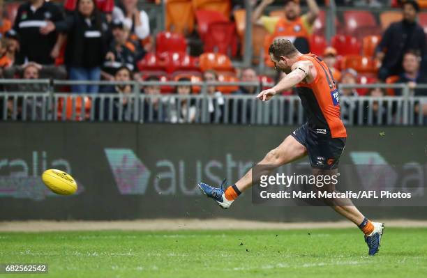 Steve Johnson of the Giants kicks the winning goal during the round eight AFL match between the Greater Western Sydney Giants and the Collingwood...