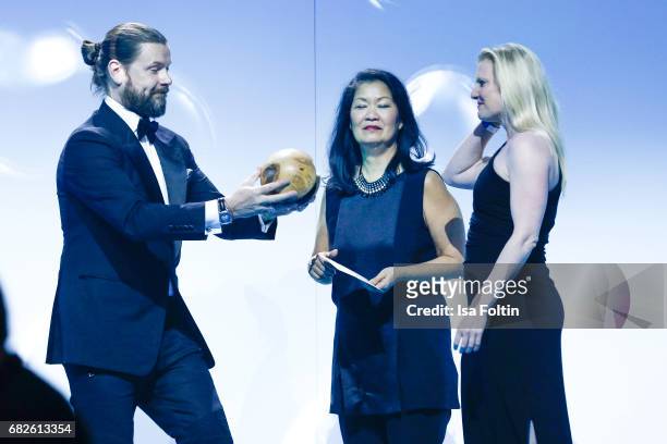 British singer Rea Garvey and Melody Harris-Jensbach, CEO Jack Wolfskin with the award winner during the GreenTec Awards Show at ewerk on May 12,...