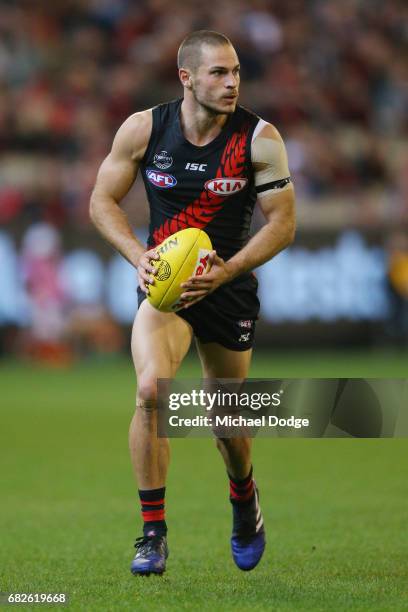 David Zaharakis of the Bombers looks upfield during the round eight AFL match between the Essendon Bombers and the Geelong Cats at Melbourne Cricket...