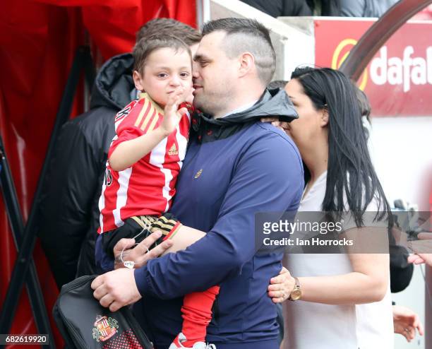Sunderland mascot Bradley Lowery leaves the pitch with his parents during the Premier League match between Sunderland and Swansea City at Stadium of...