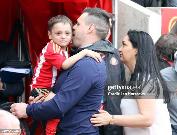 Sunderland mascot Bradley Lowery leaves the pitch with his parents during the Premier League match between Sunderland and Swansea City at Stadium of...