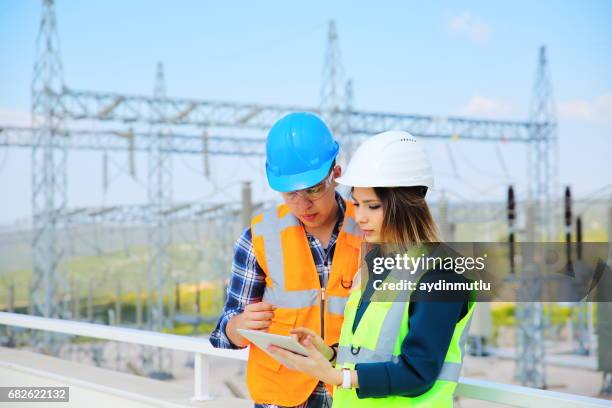 engineers in front of power station - power occupation stock pictures, royalty-free photos & images