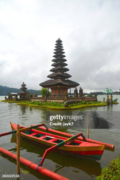 pura ulun danu bratan temple - jayk7 bali temple imagens e fotografias de stock