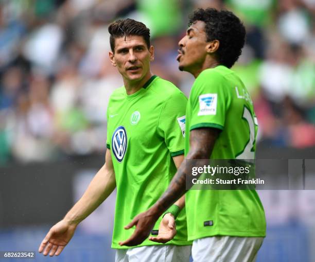 Mario Gomez and Luiz Gustavo of Wolfsburg look dejected during the Bundesliga match between VfL Wolfsburg and Borussia Moenchengladbach at Volkswagen...