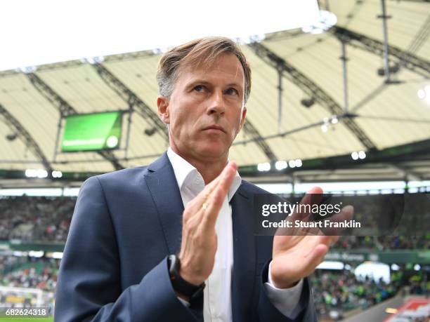 Andries Jonker, head coach of Wolfsburg encourages his players during the Bundesliga match between VfL Wolfsburg and Borussia Moenchengladbach at...