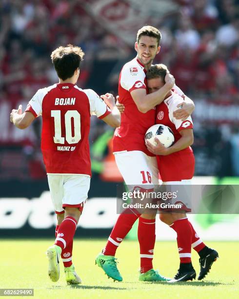 Stefan Bell of Mainz celebrates his team's second goal with team mates Bojan Krkic and Pablo de Blasis during the Bundesliga match between 1. FSV...