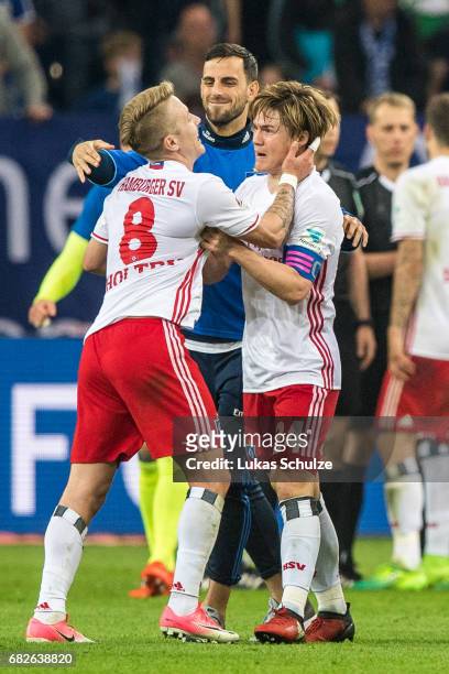 Lewis Holtby and Gotoku Sakai celebrate after the Bundesliga match between FC Schalke 04 and Hamburger SV at Veltins-Arena on May 13, 2017 in...