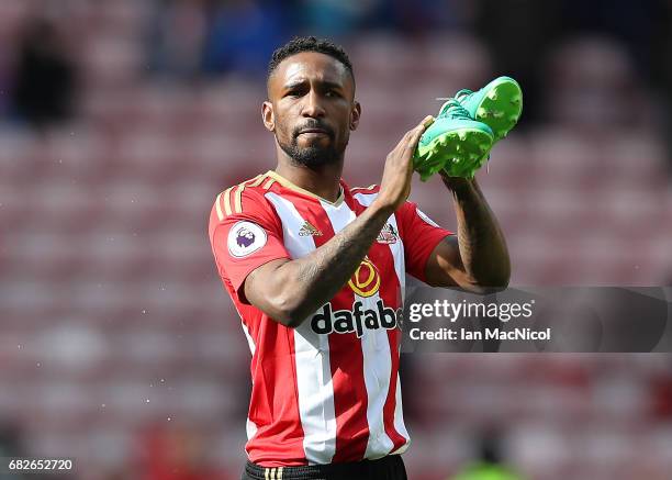 Jermain Defoe of Sunderland applauds the fans at the end of the match during the Premier League match between Sunderland and Swansea City at Stadium...