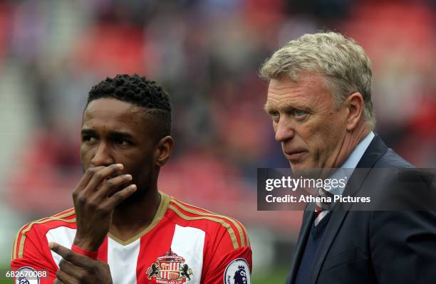 Jermain Defoe of Sunderland is given directions by Sunderland manager David Moyes during the Premier League match between Sunderland and Swansea City...