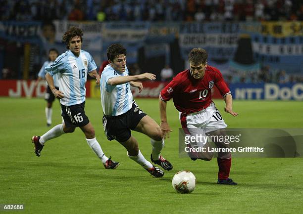 Michael Owen of England causes all sorts of trouble as he goes past Pablo Aimar and Javier Zanetti of Argentina during the FIFA World Cup Finals 2002...